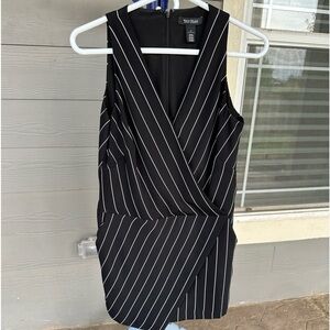 White House Black Market sleeveless one pc Romper shorts dress. Size 4